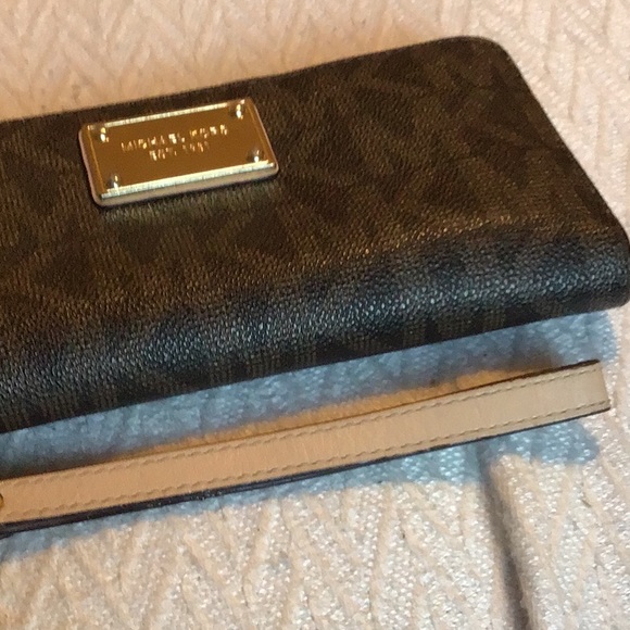 Michael Kors wallets - Picture 9 of 14